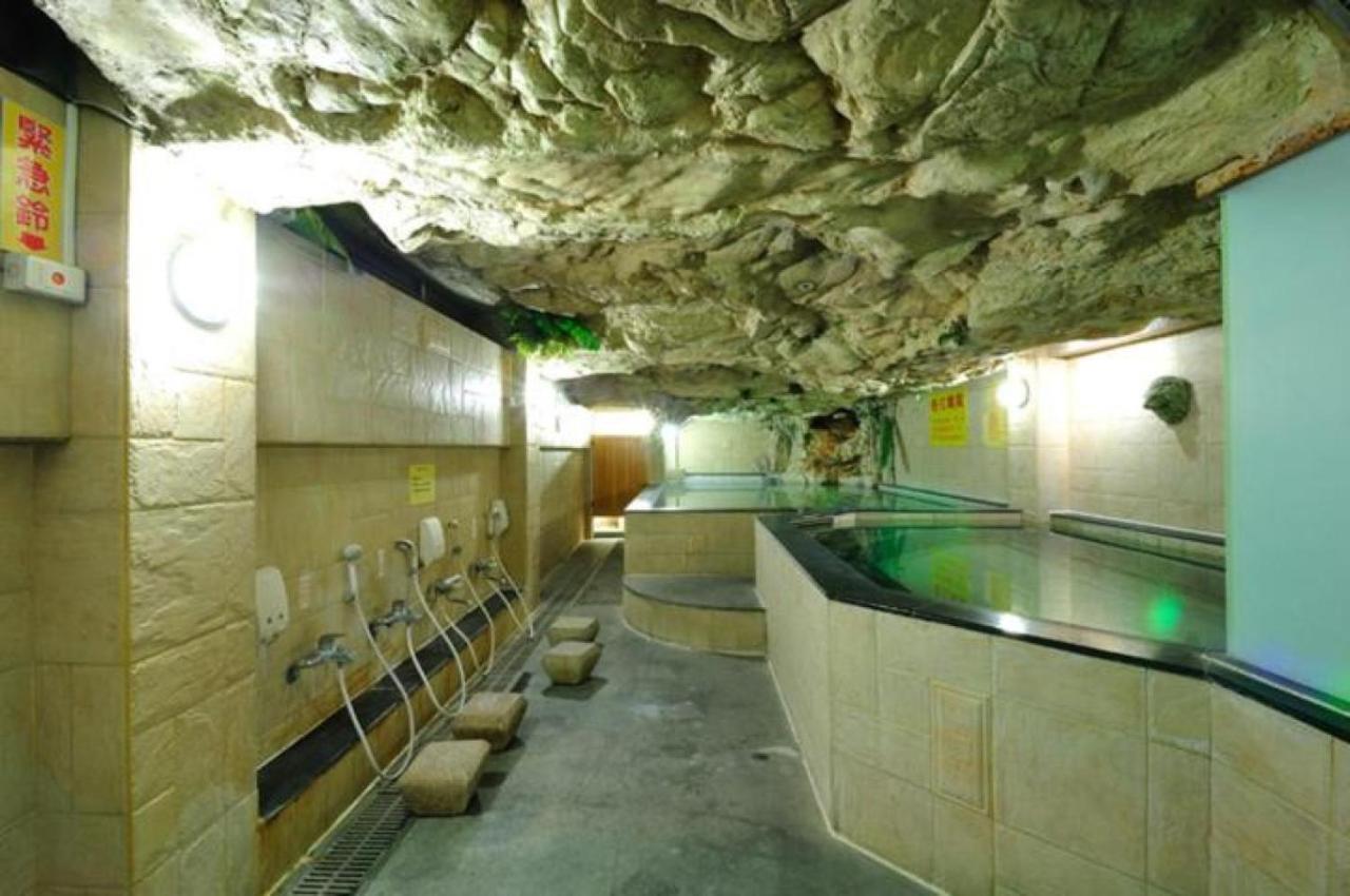 Baron'S Hot Spring Hotel Jiaoxi Luaran gambar